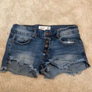 blue denim shorts with raw cutoff!